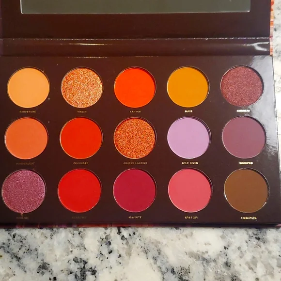 Hipdot Zion Eyeshadow Pallette - Picture 2 of 3